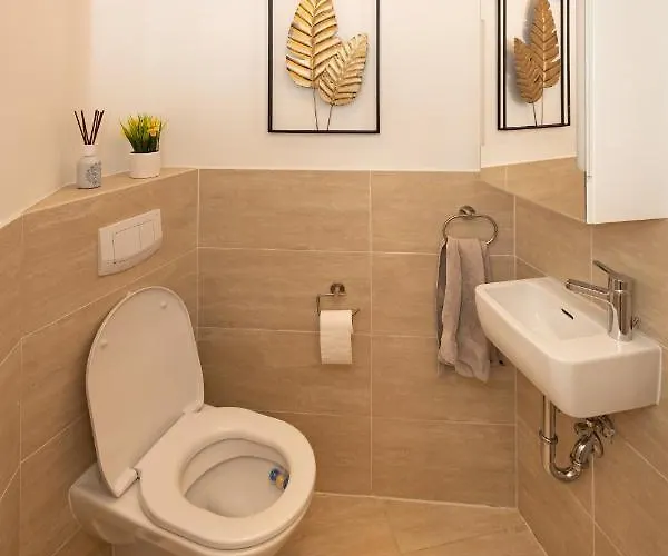 Rooftop Cozy Near Innerstadt With Ac Apartamento *
