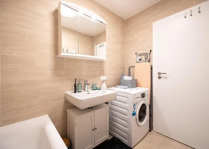 Rooftop Cozy Near Innerstadt With Ac Apartamento