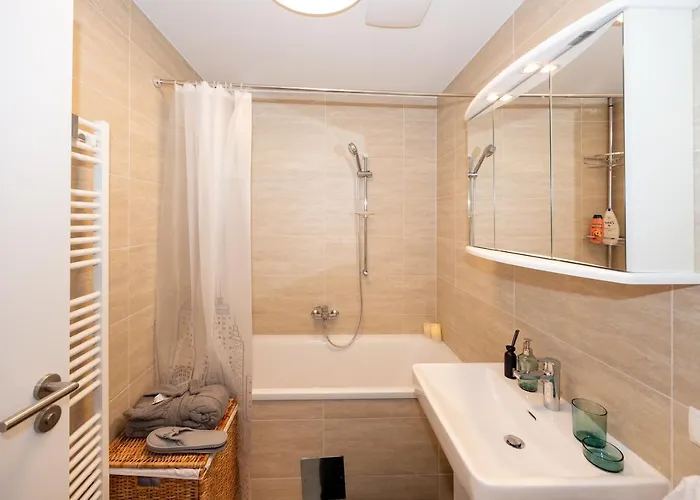 Rooftop Cozy Near Innerstadt With Ac Apartamento *